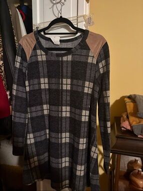 Plaid Scoop Neck Sweater Tunic with Tan Shoulder Accents